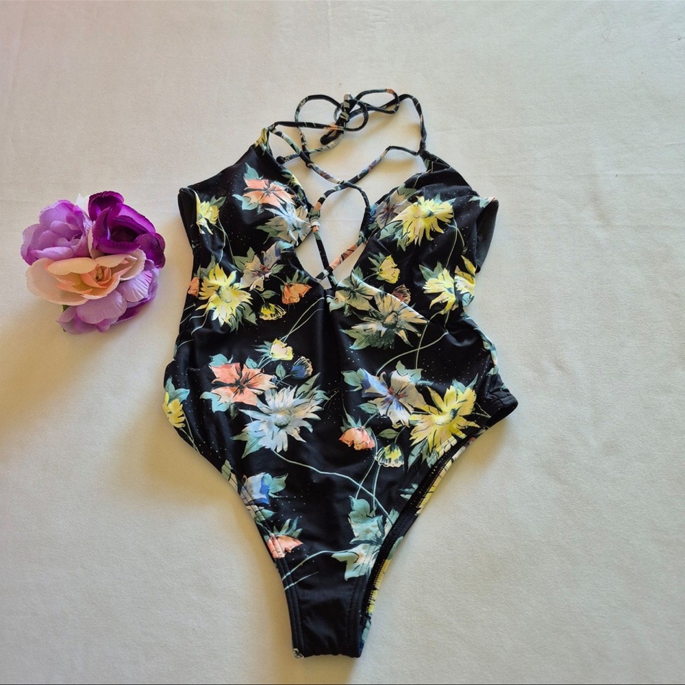 O'NEILL WOMEN'S ONE PIECE Dahlia  Color BLK. Size SMALL.